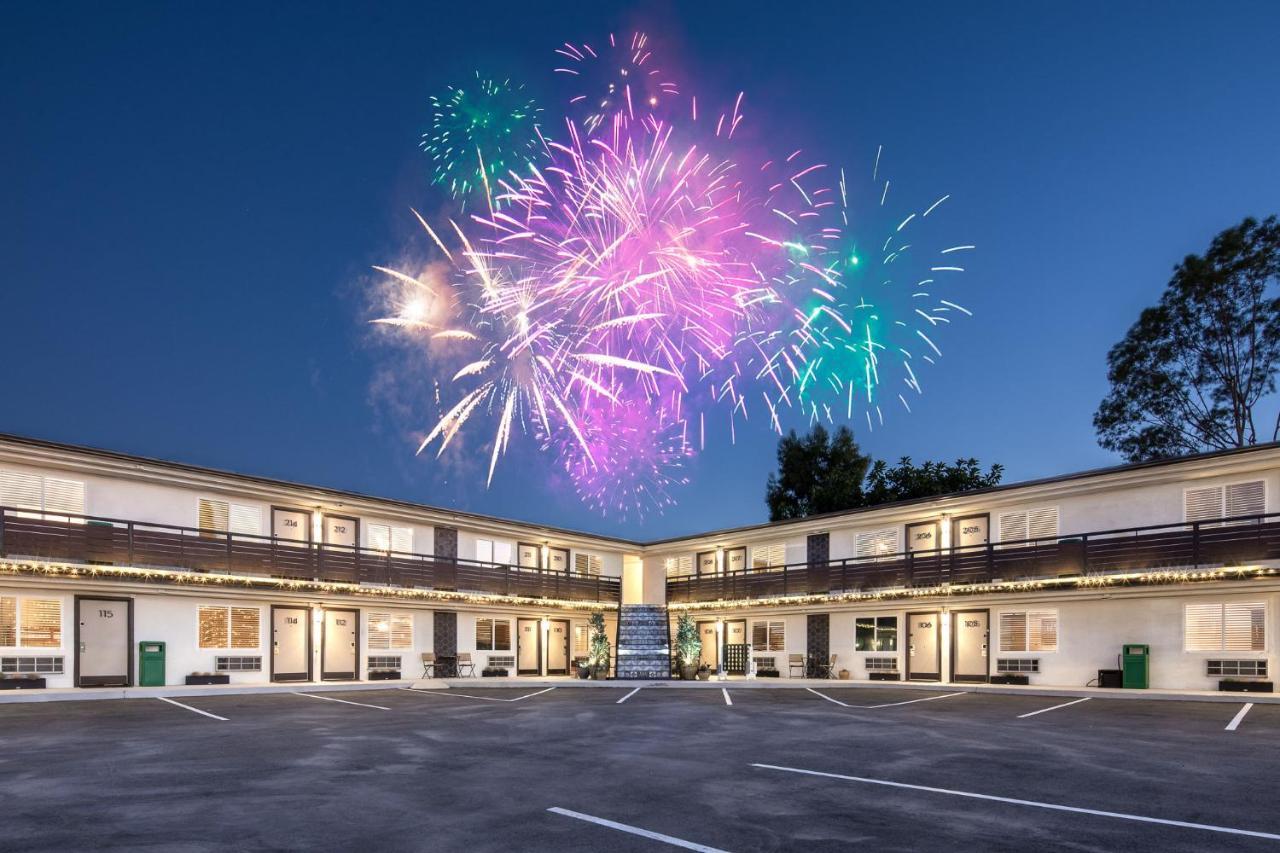 California Inn Anaheim Exterior photo