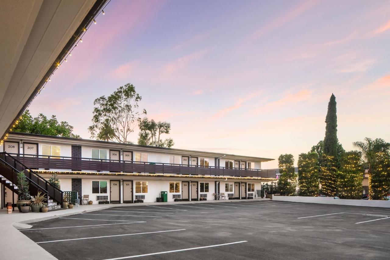 California Inn Anaheim Exterior photo